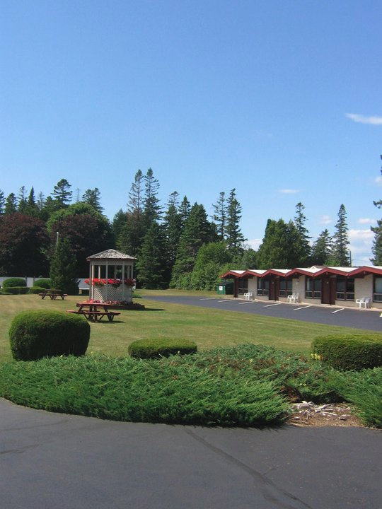 Tradewinds Motel - Random Photos From The Web (newer photo)